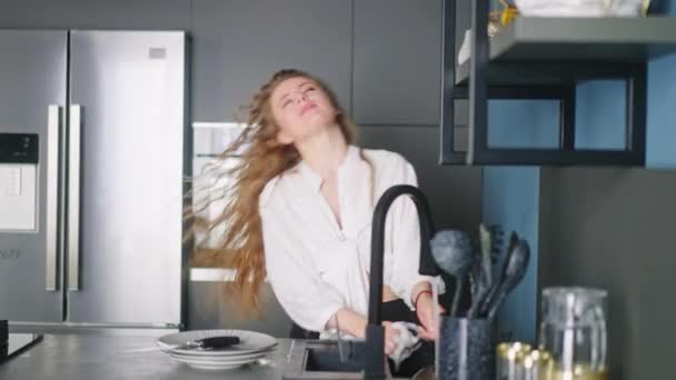 Authentic Happy Caucasian Woman Washing Dishes Dancing Modern Kitchen Young — Video