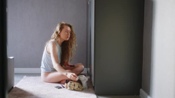 Authentic Caucasian Woman Puts Makeup Front Mirror Sitting Floor Girl — стоковое видео