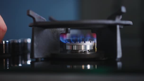 Human Hand Turns Kitchen Cooktop Gas Burner Natural Gas Ignites — Stock videók