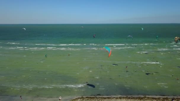 Aerial Many Kiteboarders Colorful Kites Flying Blue Sea Lagoon Ride — Stock video