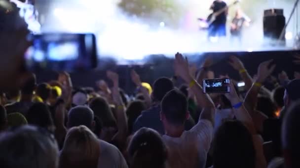 People Silhouettes Jump Waving Hands Taking Photos Recording Videos Live — Stok video