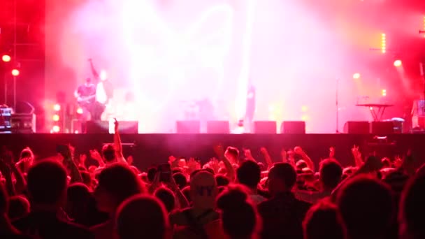2019 Mariupol Ukraine Mfest Festival People Silhouettes Jump Waving Clapping — стоковое видео