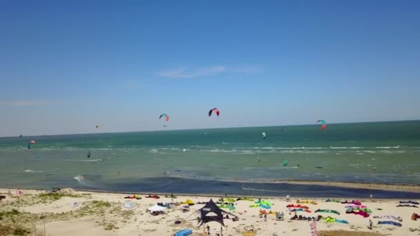 Aerial Many Kiteboarders Colorful Kites Flying Blue Sea Lagoon Ride — Vídeo de stock