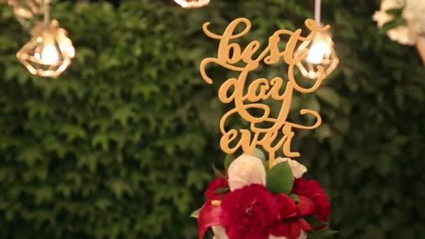 Wedding Cake Best Day Ever Sign Green Garden Decorated Wedding — Wideo stockowe