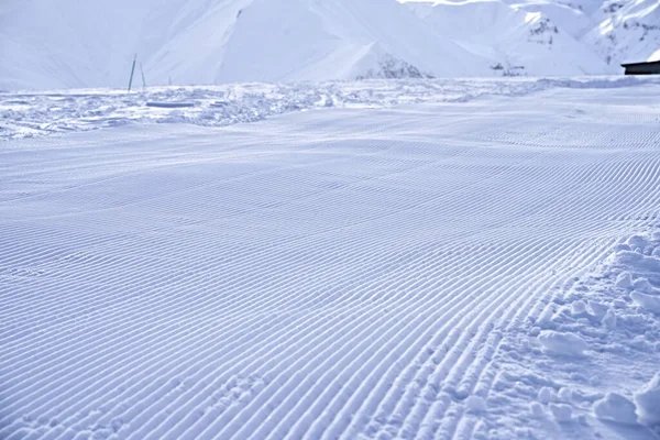 Líneas Nieve Después Pista Nieve Estación Esquí Pista Esquí Fresca —  Fotos de Stock