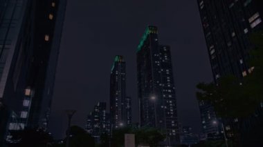 Gece şehri manzarası