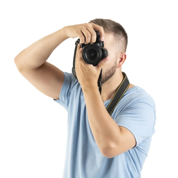 검은 카메라를 단 젊은 남자가 흰 배경에 고립되어 있다 — 스톡 사진