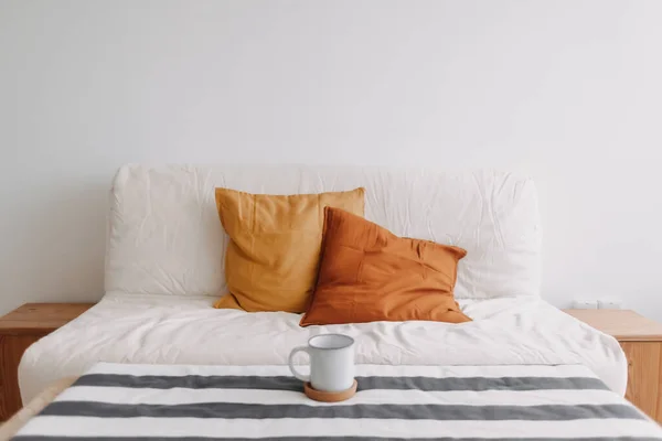 Cup of coffee in bright living room without people. — Stock Photo, Image