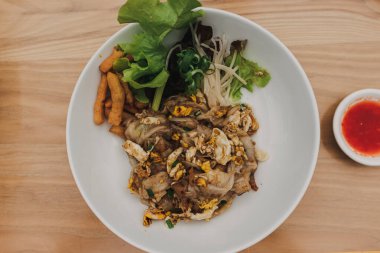 Pad See, Tayland 'da sıkça yenen kızarmış şehriye tabağı..