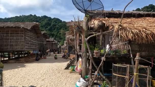 Phang-Nga, Thailand - April 25, 2022: Moken village in Mu Ko Surin. — Video