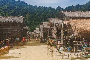Phang-nga, THAILAND - 25 Nisan 2022, MU KO SURIN Ulusal, Moken Köyü.