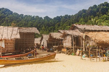 Phang-nga, THAILAND - 25 Nisan 2022, MU KO SURIN Ulusal, Moken Köyü.