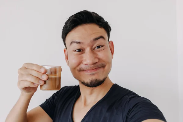 Felice Viso Asiatico Uomo Test Orgoglioso Del Suo Caffè — Foto Stock