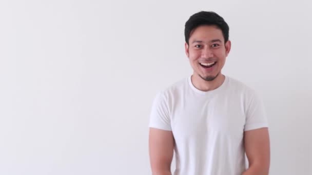 Gelukkig Aziatische Man Met Grappig Dans Tonen Goed Teken Inhoud — Stockvideo