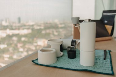 Fransız kahvesi yapmak için adımlar ve ekipmanlar..