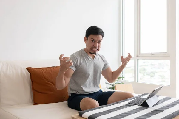 Angry Furious Asian Trader Man Working Tablet Laptop His Apartment — Fotografia de Stock