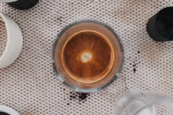 Vista Superior Del Café Prensa Francesa Con Crema Mármol — Foto de Stock