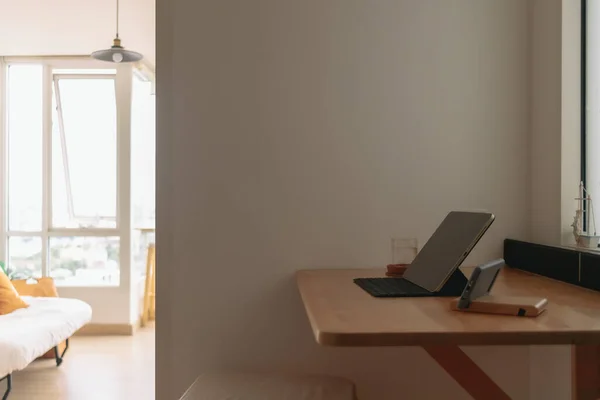 Meja Kerja Sudut Kantor Pusat Apartemen Untuk Bekerja Dari Rumah — Stok Foto