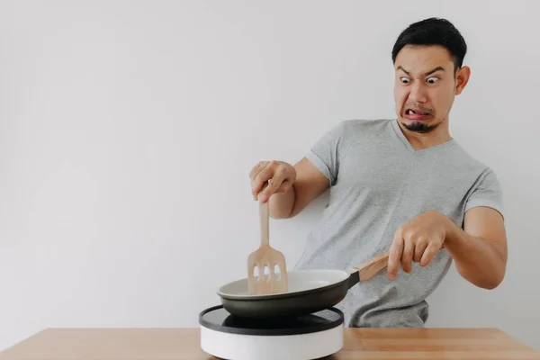 Funny Face Newbie Cooking Asian Man Afraid Fried Oil Isolated — Stok fotoğraf