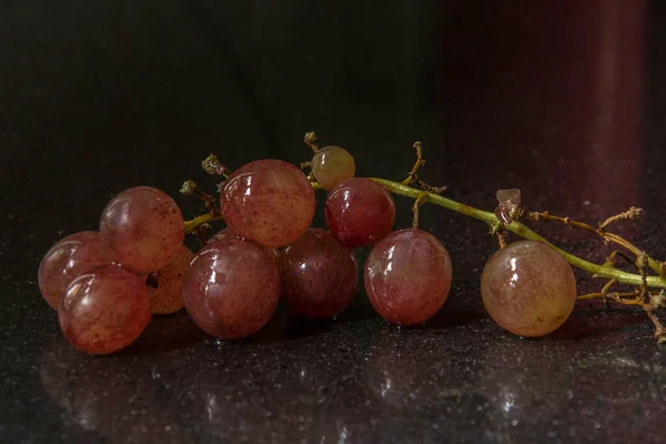 Ripe Red Grapes Water Drops Kitchen Table — Stock Photo, Image