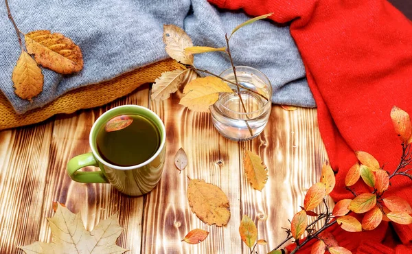 Herfst Gezellige Flatlay Samenstelling Gebreide Truien Kopje Thee Herfst Bladeren — Stockfoto