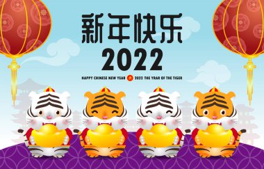 Mutlu Çin Yeni Yılı 2022. Küçük şirin kaplan elinde altın külçeler kaplan zodyak, tebrik kartı gong xi fa cai, karikatür izole vektör ilülasyonu, Çince çeviri.