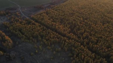 Tepelerin manzarası sabah şehir dışından