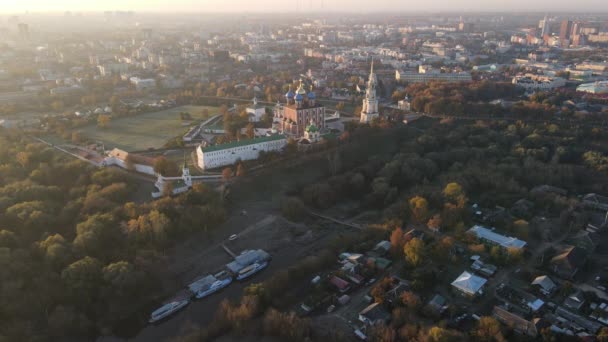 Вид Кремль Сверху Осенним Утром Над Городом — стоковое видео
