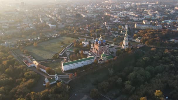 Вид Кремль Сверху Осенним Утром Над Городом — стоковое видео