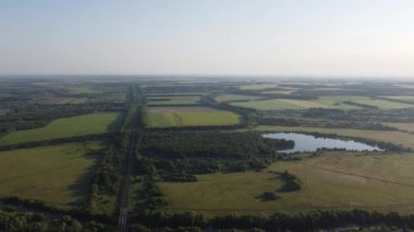 Şehir dışındaki şafak manzarası