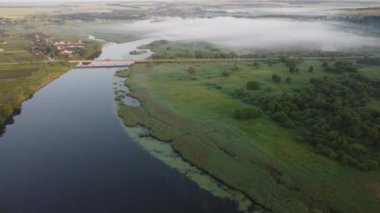 Şehir dışındaki şafak manzarası