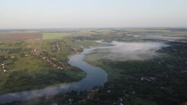 Şehir dışındaki şafak manzarası