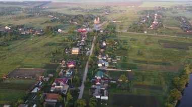 Şehir dışındaki şafak manzarası