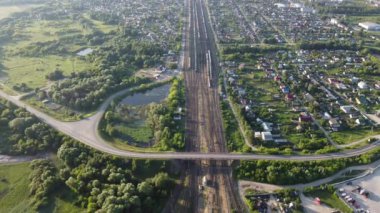 Şehir dışındaki şafak manzarası