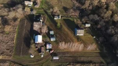 Şehrin dışında sonbahar şafağı