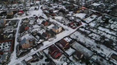 Köye yukarıdan bak.