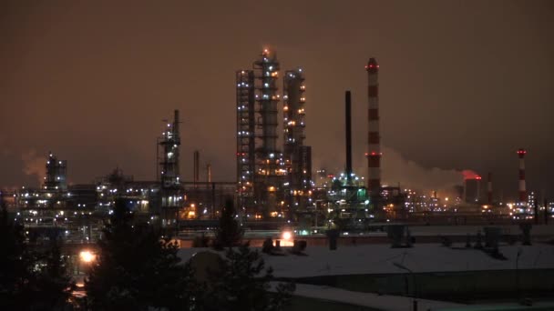 Olie Raffinaderij Nacht Boven Stad Milieuvervuiling — Stockvideo