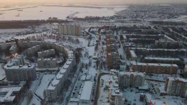 Luchtfoto Van Stad Ijzige Ochtend Sneeuwval — Stockvideo