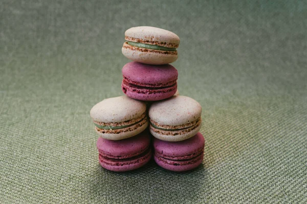 Biscuits Macarons Colorés Sur Fond Coton — Photo