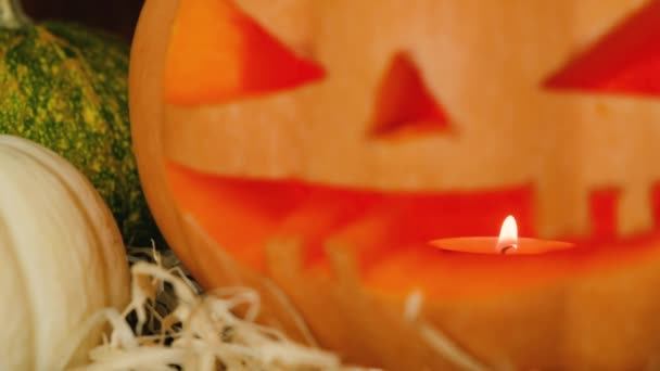 Halloween dýně, Jack O. Lantern Close-up dýně na slámě — Stock video