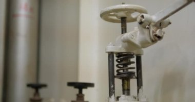 Non-return valve of fuel oil tank