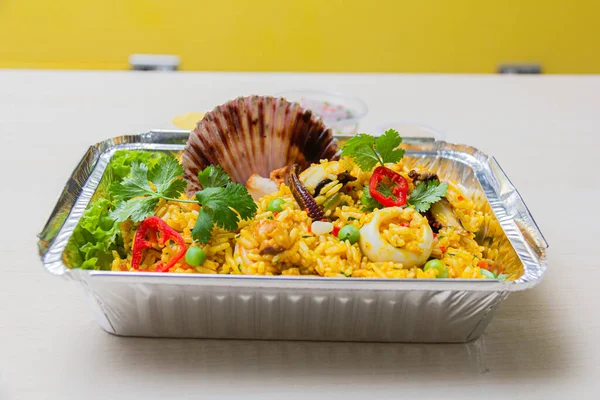 Deniz mahsullü pilav. Kremalı pirinç, ev kremalı deniz ürünleri ve Creole sarza.