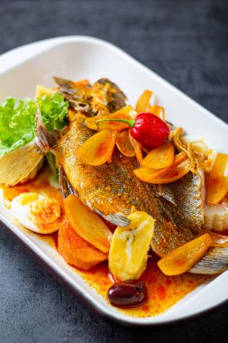 Parihuela, Peru sahillerinin tipik bir balık ve deniz ürünleri çorbasıdır.