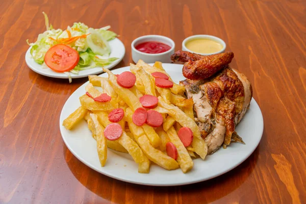 Peruvian Dish Called Salchipollo Grilled Chicken French Fries Hotdog Accompanied — Foto Stock