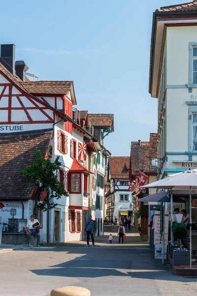 Vista Rua Histórica Com Marcos Turistas Lojas Bandeiras Suíças Dia — Fotografia de Stock