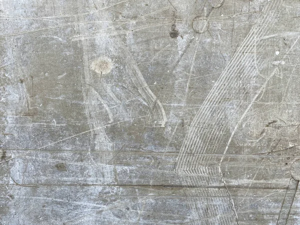 Вид зверху на сірий гранжевий текстурований грубий кам'яний фон з тріщинами, подряпинами та плямами . — стокове фото