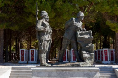 Çanakkale, Türkiye, 26 Eylül 2021: Birinci Dünya Savaşı sırasında Çanakkale ve deniz muharebelerinin yapıldığı yarımada. Şehitler Anıtı ve Anzak Koyu.