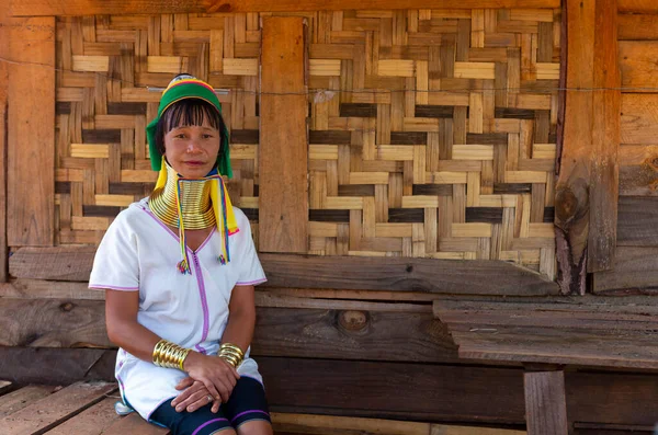 Mandalay Myanmar Listopadu 2016 Asijská Dlouhokrká Kayan Padaung Žena Tradičním — Stock fotografie