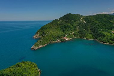 Gideros körfezi manzaralı, Cide, Kastamonu, Türkiye, ayrıca Genoese tarihli Karadeniz 'in en güzel doğal körfezi.