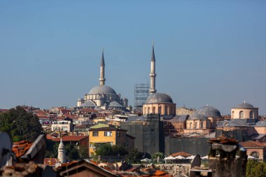 İstanbul camileri ve evleri birlikte.